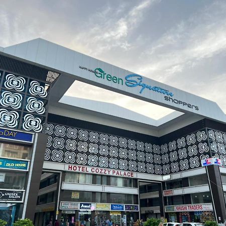 سورات Hotel Cozzy Palace المظهر الخارجي الصورة