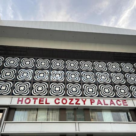 سورات Hotel Cozzy Palace المظهر الخارجي الصورة