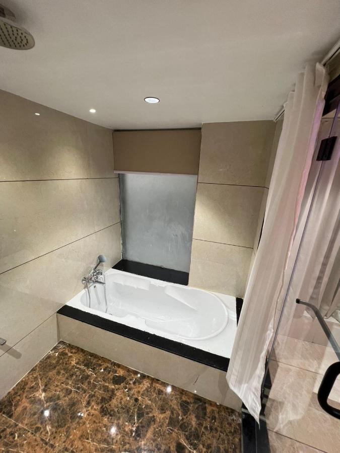 سورات Hotel Cozzy Palace المظهر الخارجي الصورة