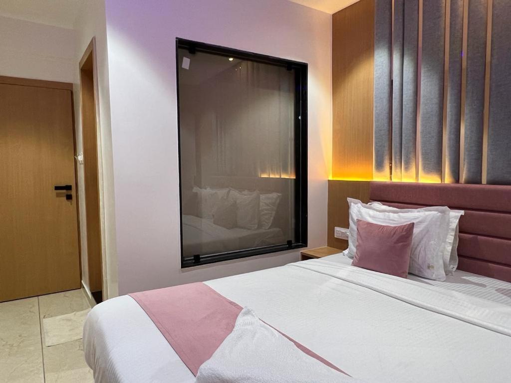 سورات Hotel Cozzy Palace المظهر الخارجي الصورة