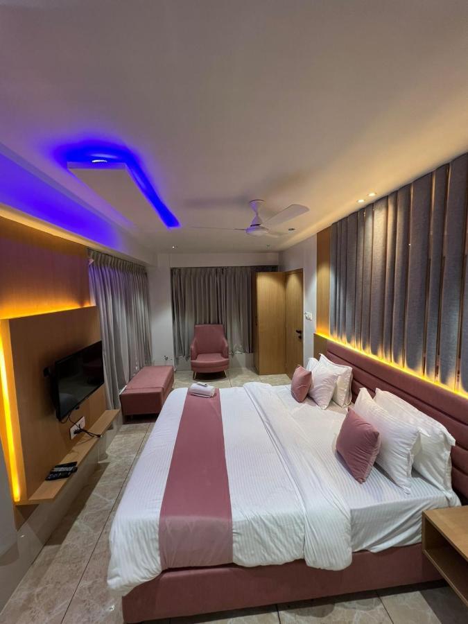 سورات Hotel Cozzy Palace المظهر الخارجي الصورة