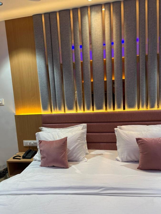 سورات Hotel Cozzy Palace المظهر الخارجي الصورة